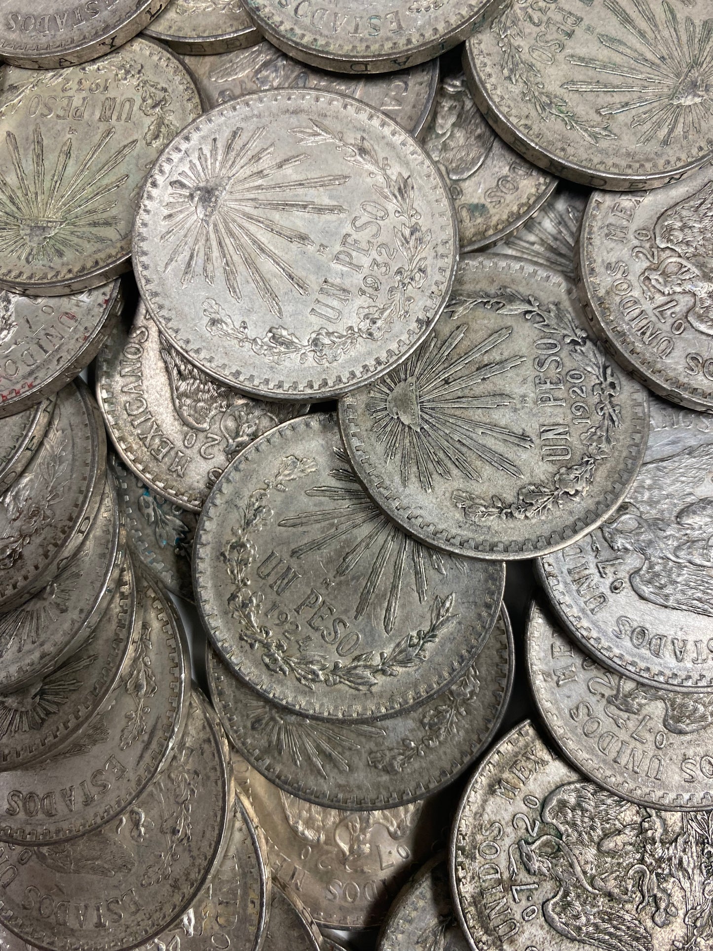 Mexican Un Peso Cap & Rays - .720 Silver - Slider Quality - CoinsTV