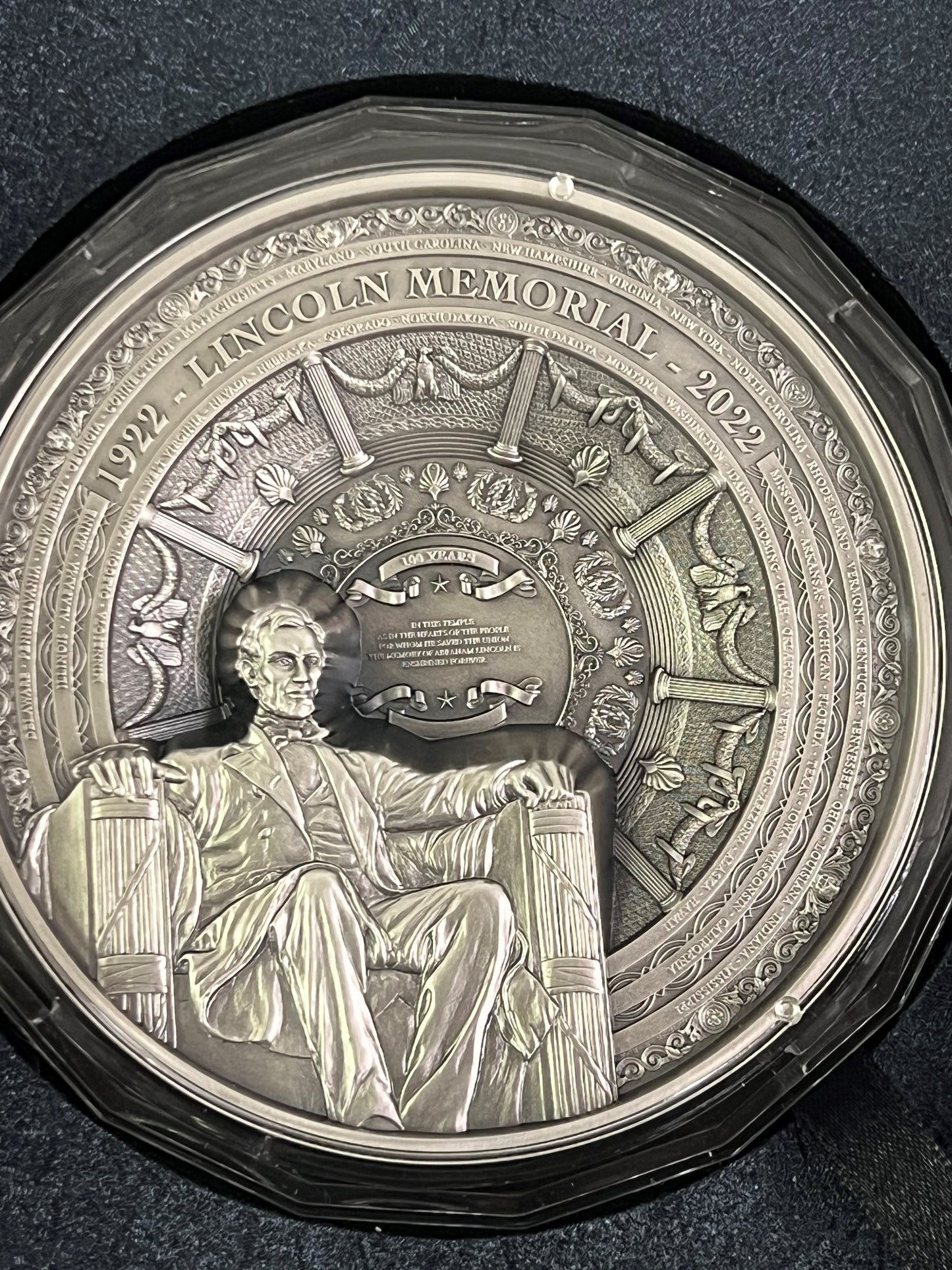 2022 Samoa Lincoln Memorial - 1 Kilo Silver Antique Finish