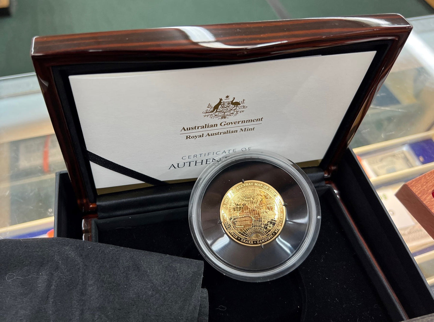 2018 $100 Australian Map of the World Western Domed 1 oz Gold Proof Coin - CoinsTV