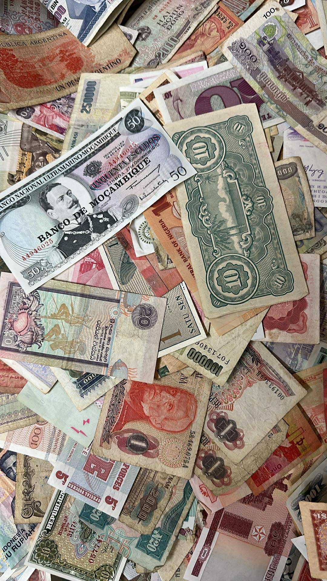 World Notes Currency Grab Bag - CoinsTV